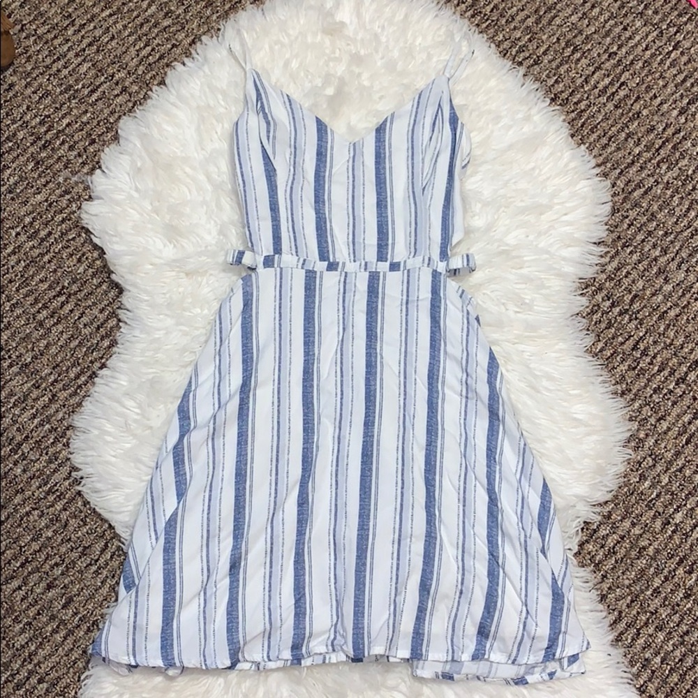 5 for $25🎈 Hollister side slit summer dress